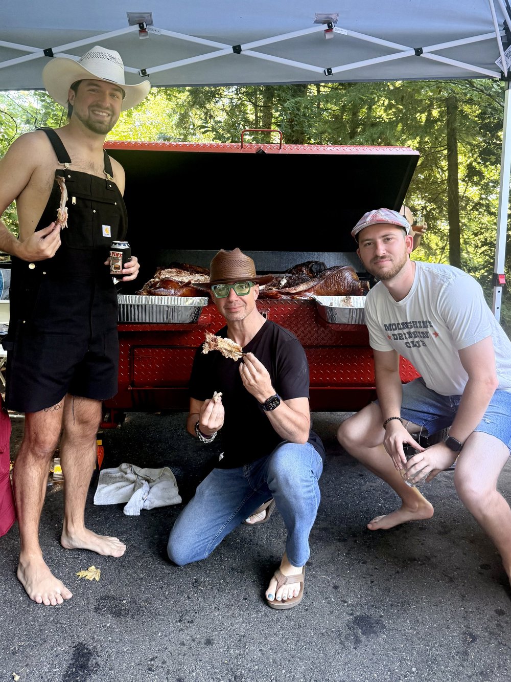 Friends around the cooker